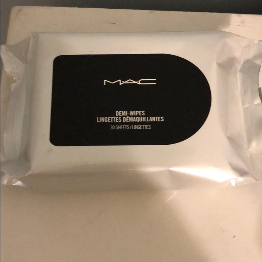 Mac cosmetics Demi-wipes 30 sheets NEVER USED!!!